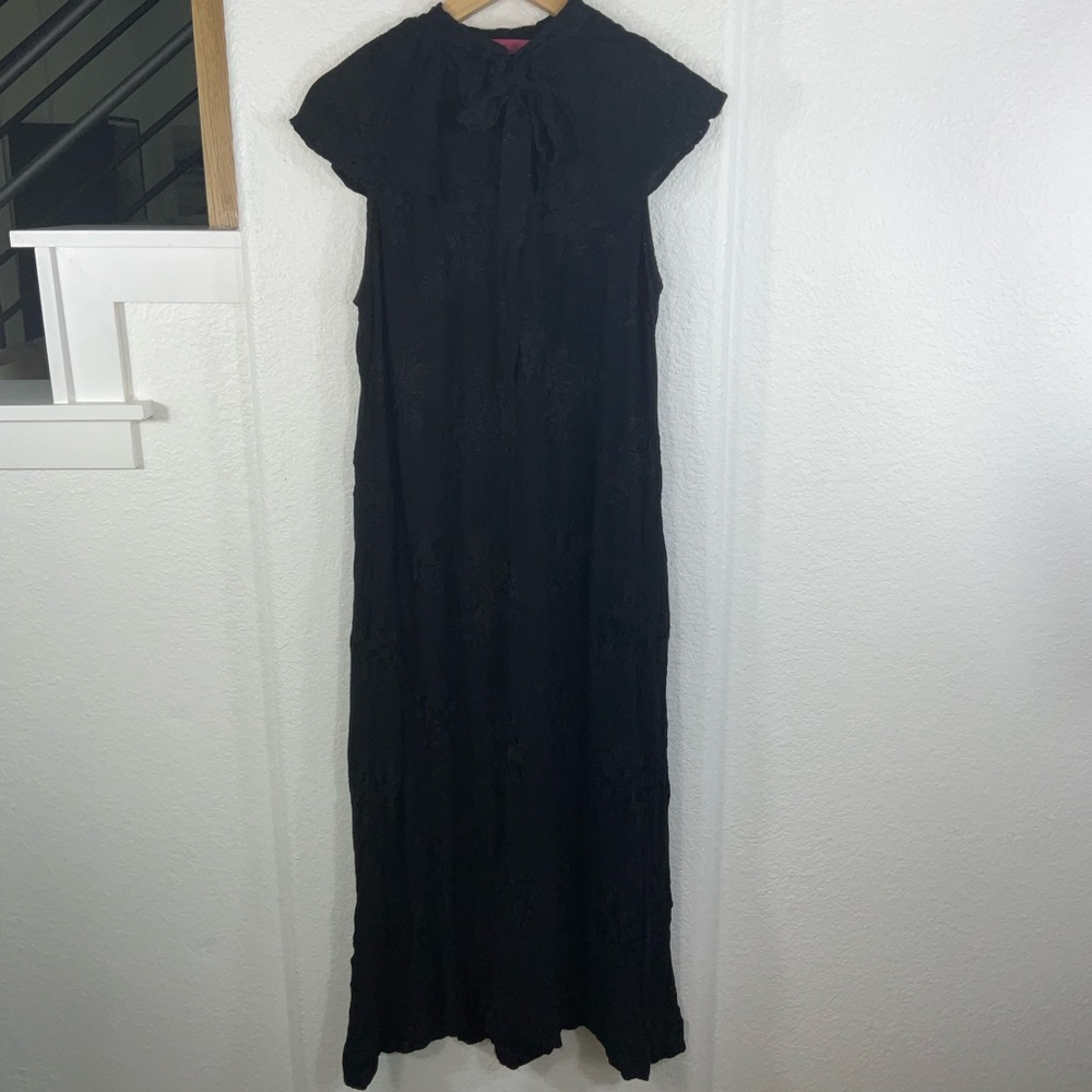 Elegant Black Midi Dress with Neck Tie